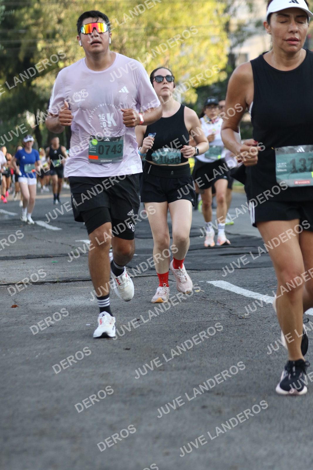 Foto de ADIDAS SPLITS GUADALAJARA 15K / 30K en Av. San Ignacio esquina Av. Ignacio L. Vallarta, Zapopan a las 07:33 · dorsal 743, 137, 1030
