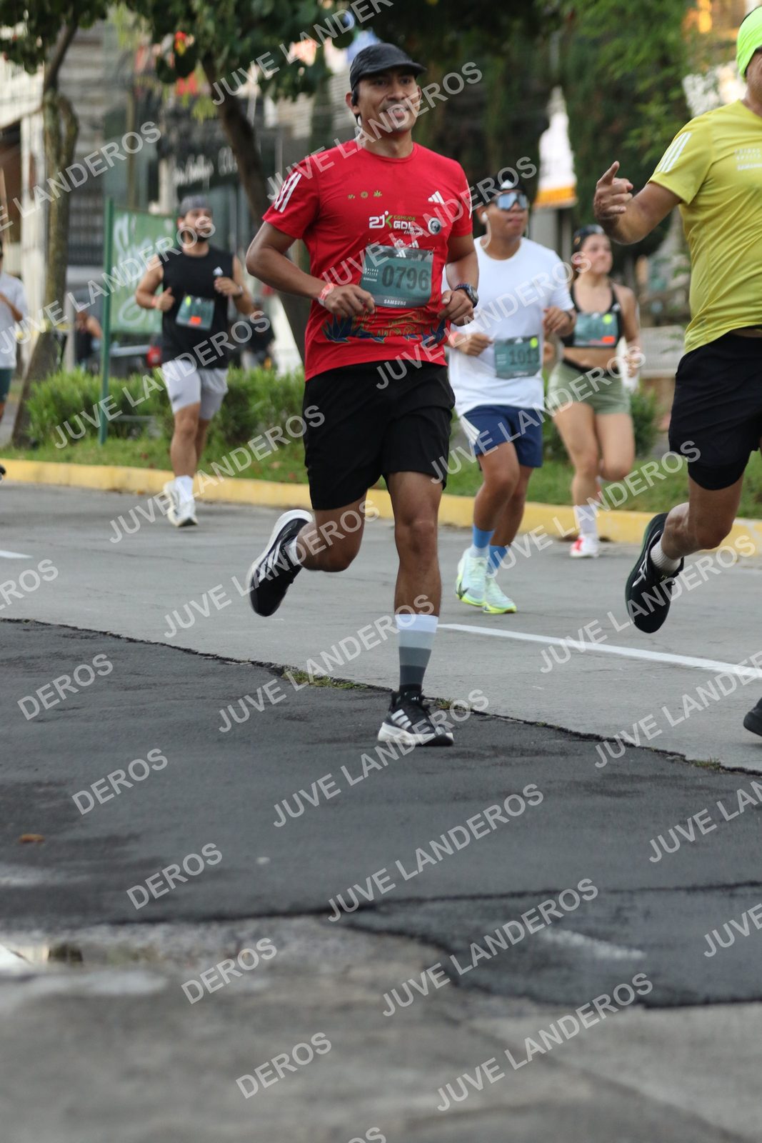 Foto de ADIDAS SPLITS GUADALAJARA 15K / 30K en Av. San Ignacio esquina Av. Ignacio L. Vallarta, Zapopan a las 07:05 · dorsal 796, 1013, 21