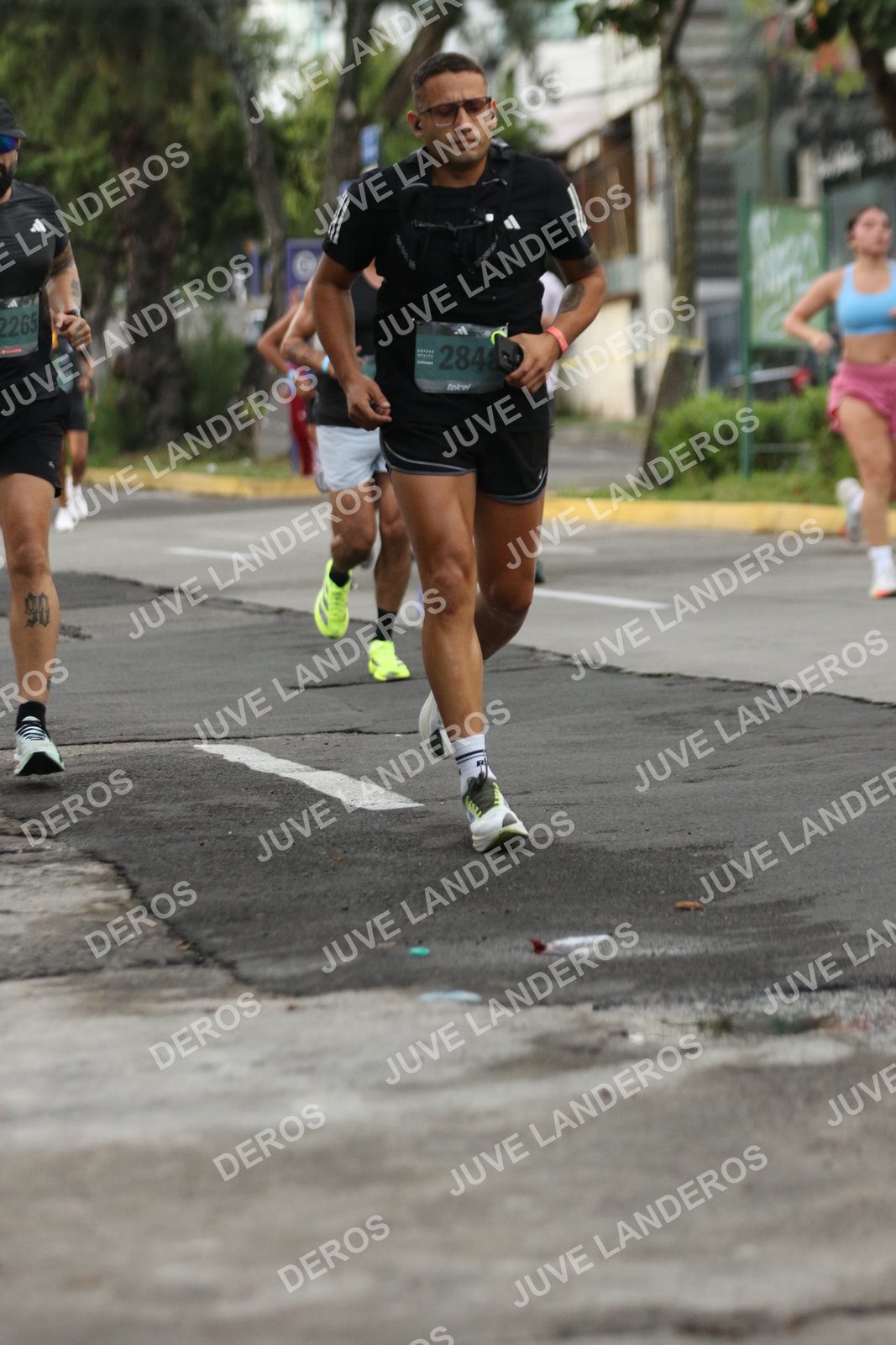 Foto de ADIDAS SPLITS GUADALAJARA 15K / 30K en Av. San Ignacio esquina Av. Ignacio L. Vallarta, Zapopan a las 06:58 · dorsal 2265, 90, 2848