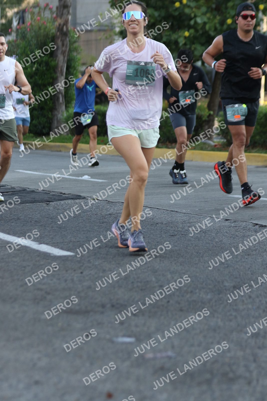 Foto de ADIDAS SPLITS GUADALAJARA 15K / 30K en Av. San Ignacio esquina Av. Ignacio L. Vallarta, Zapopan a las 07:36 · dorsal 1062, 2154, 30