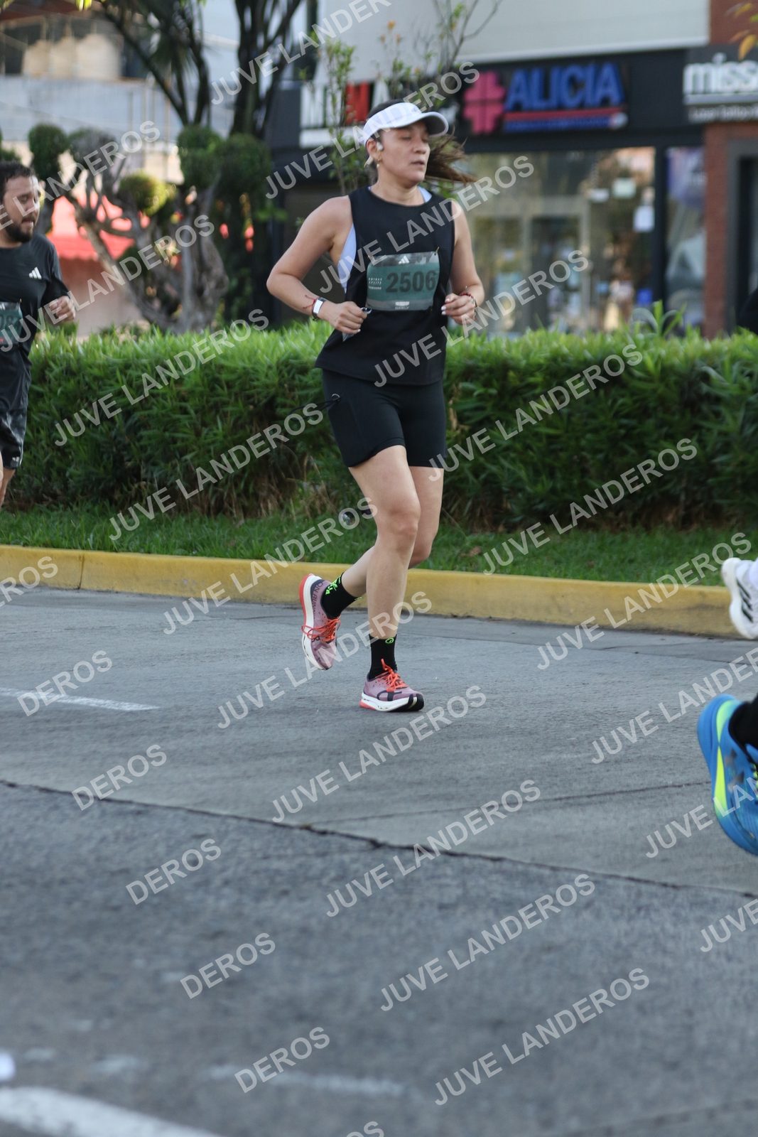 Foto de ADIDAS SPLITS GUADALAJARA 15K / 30K en Av. San Ignacio esquina Av. Ignacio L. Vallarta, Zapopan a las 07:46 · dorsal 2506