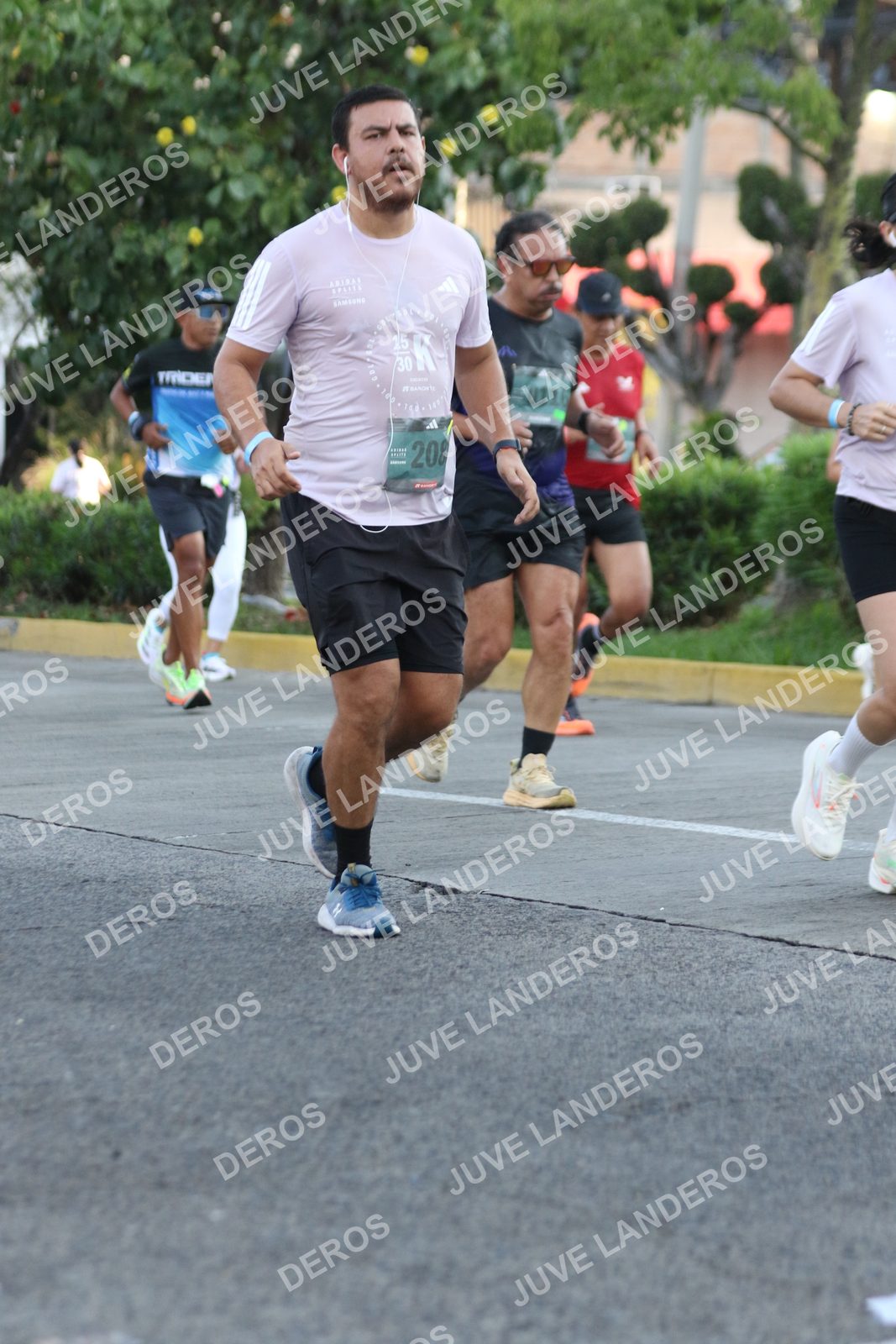 Foto de ADIDAS SPLITS GUADALAJARA 15K / 30K en Av. San Ignacio esquina Av. Ignacio L. Vallarta, Zapopan a las 07:33 · dorsal 208