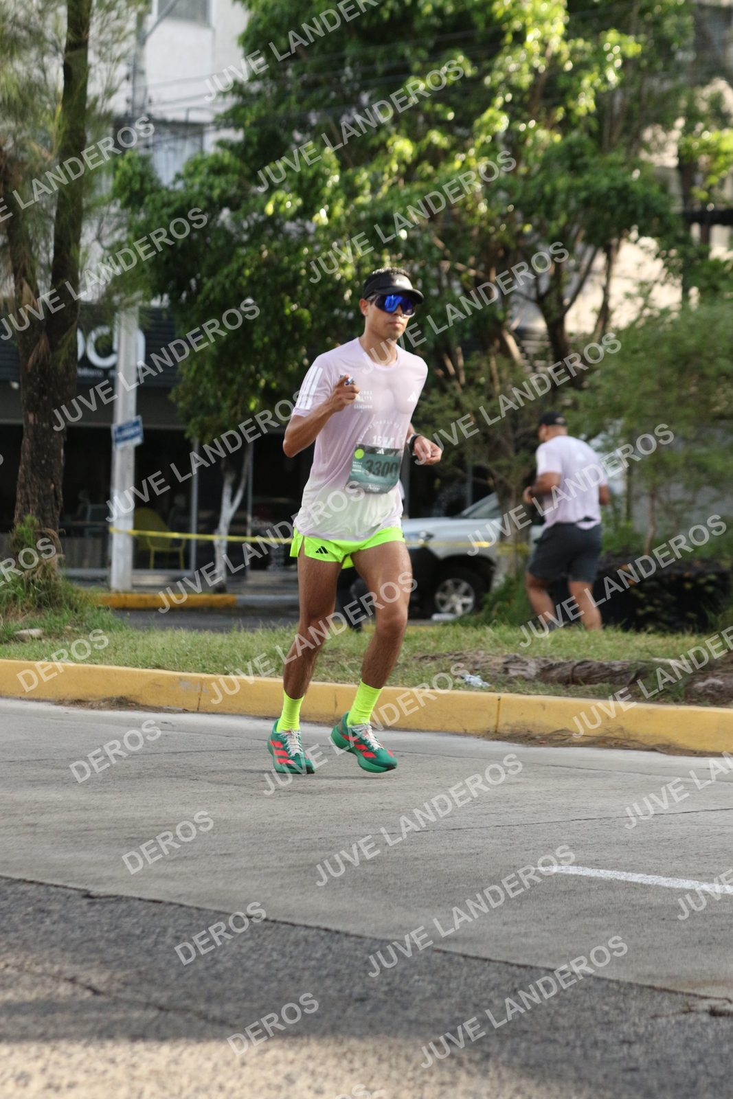Foto de ADIDAS SPLITS GUADALAJARA 15K / 30K en Av. San Ignacio esquina Av. Ignacio L. Vallarta, Zapopan a las 08:45 · dorsal 3300
