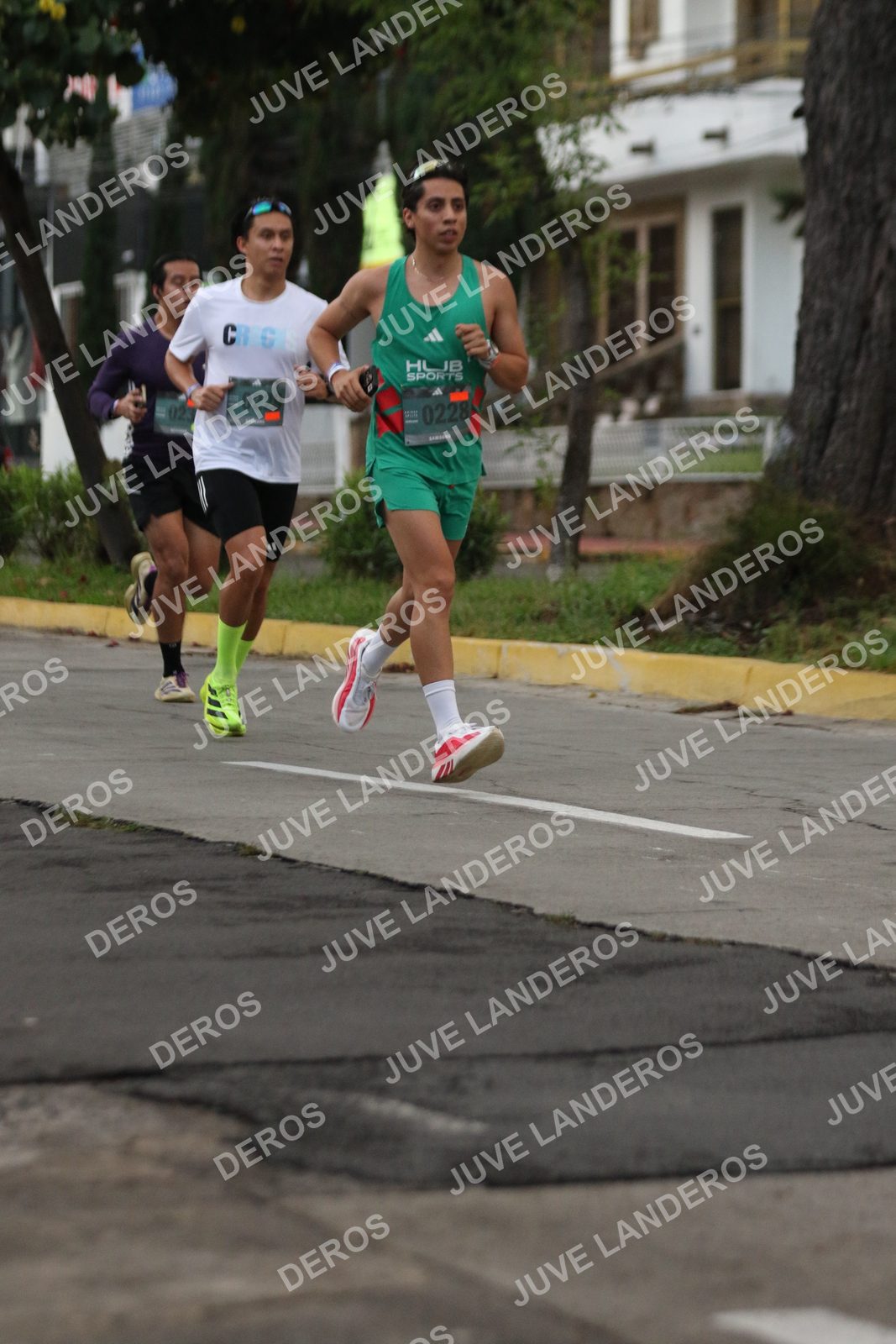 Foto de ADIDAS SPLITS GUADALAJARA 15K / 30K en Av. San Ignacio esquina Av. Ignacio L. Vallarta, Zapopan a las 06:49 · dorsal 229, 228