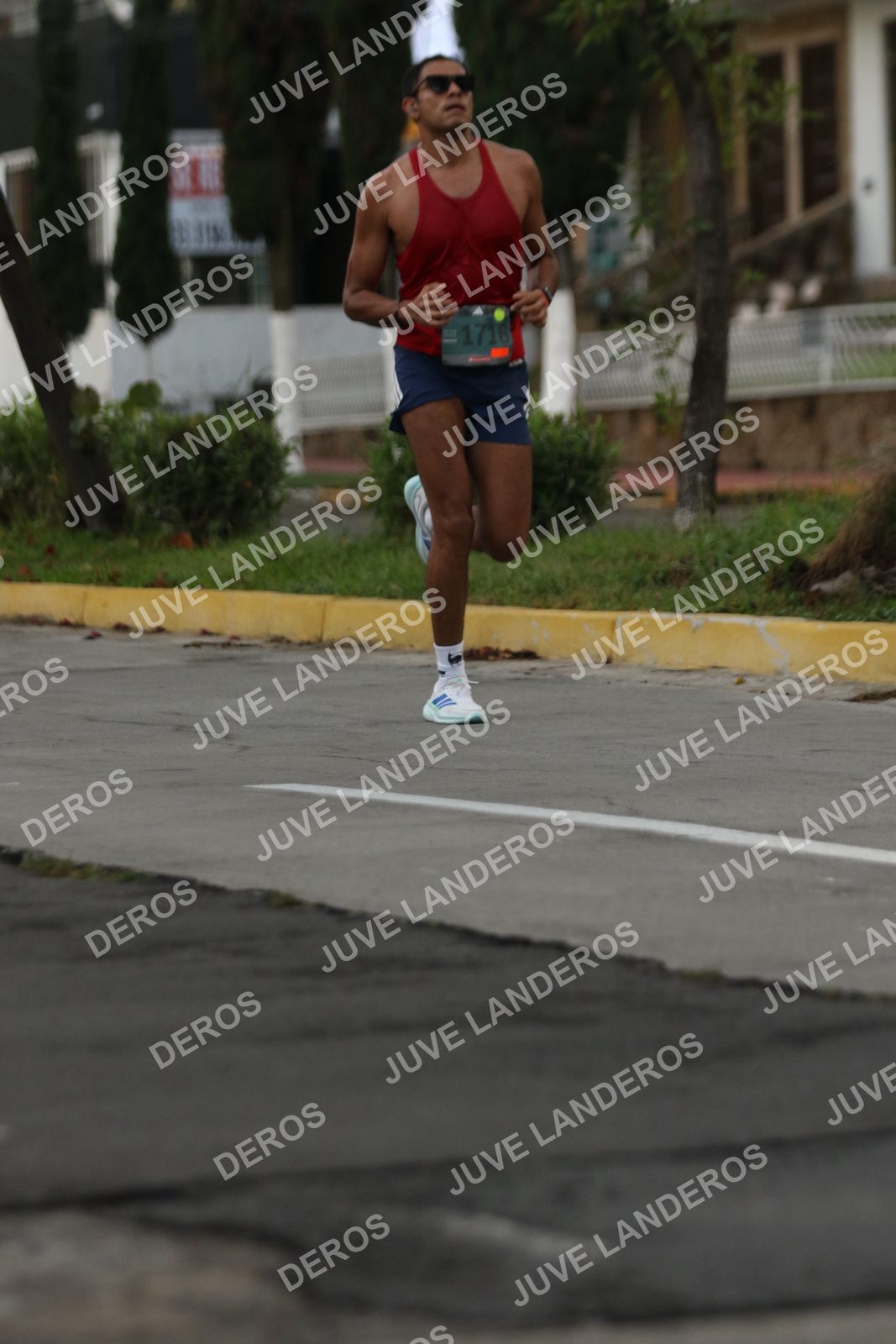 Foto de ADIDAS SPLITS GUADALAJARA 15K / 30K en Av. San Ignacio esquina Av. Ignacio L. Vallarta, Zapopan a las 06:54 · dorsal 1716
