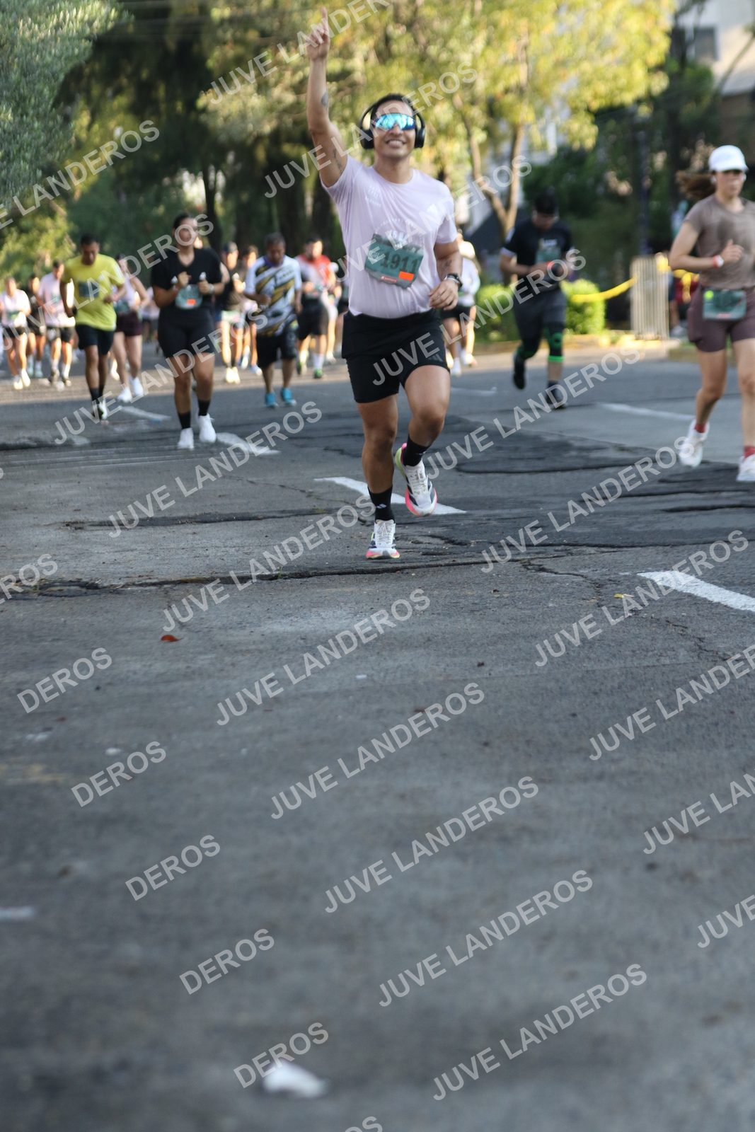 Foto de ADIDAS SPLITS GUADALAJARA 15K / 30K en Av. San Ignacio esquina Av. Ignacio L. Vallarta, Zapopan a las 07:43 · dorsal 1911