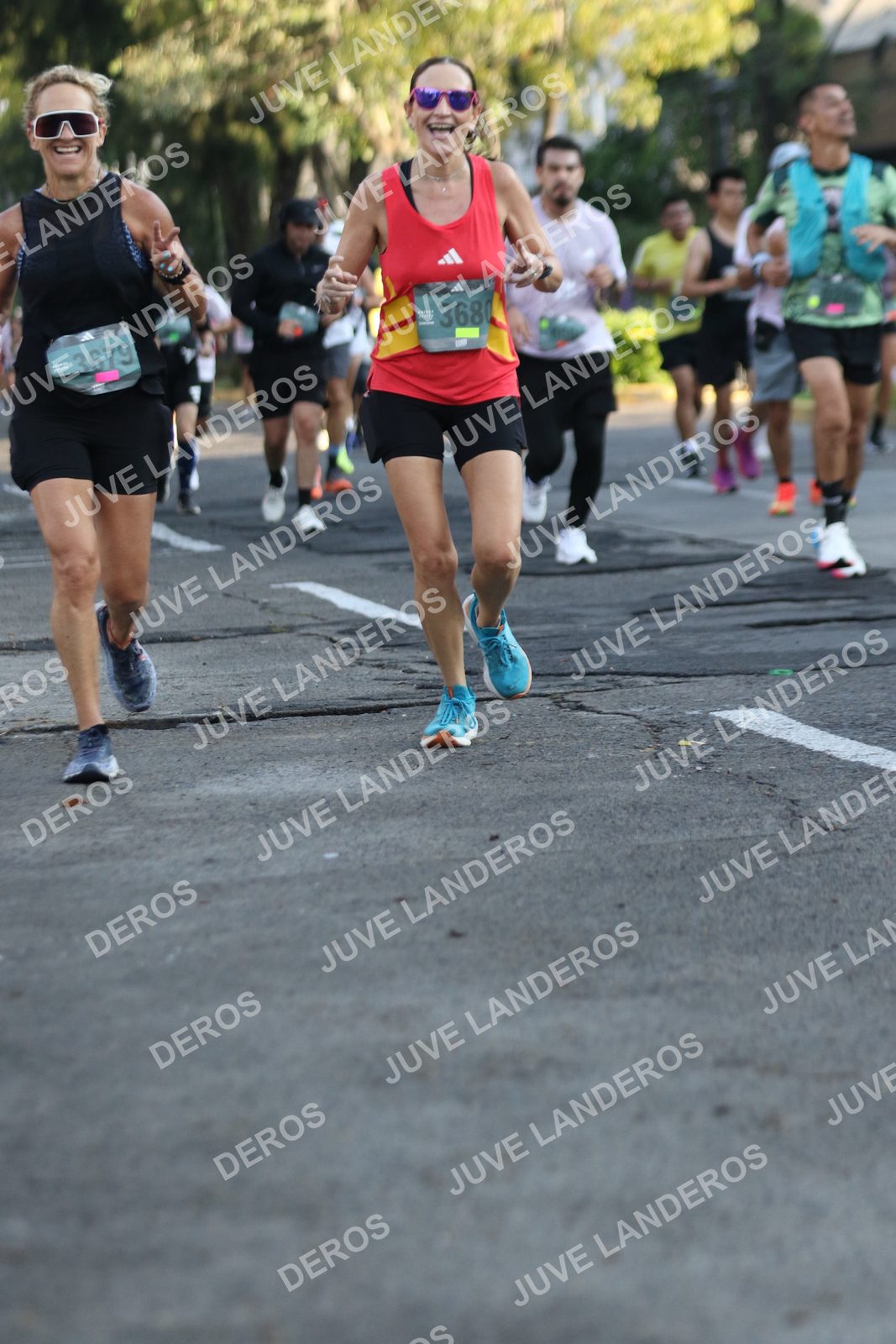 Foto de ADIDAS SPLITS GUADALAJARA 15K / 30K en Av. San Ignacio esquina Av. Ignacio L. Vallarta, Zapopan a las 07:39 · dorsal 3679, 3680