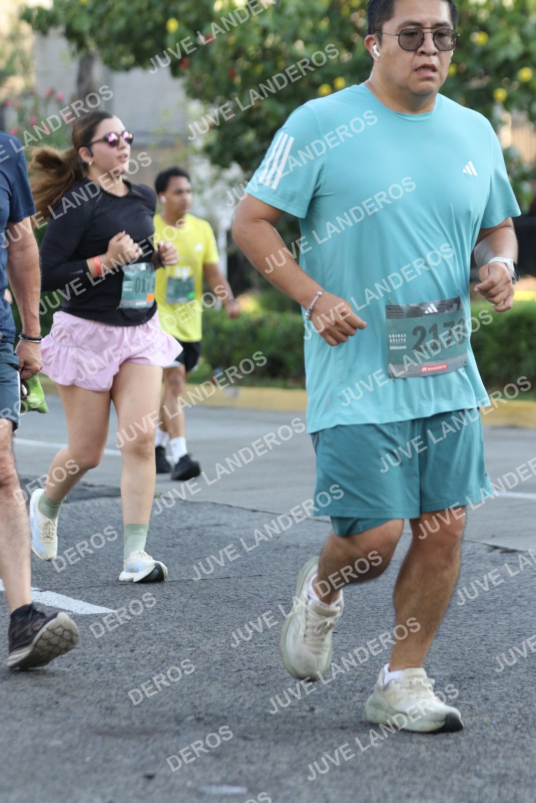 Foto de ADIDAS SPLITS GUADALAJARA 15K / 30K en Av. San Ignacio esquina Av. Ignacio L. Vallarta, Zapopan a las 07:43 · dorsal 2176