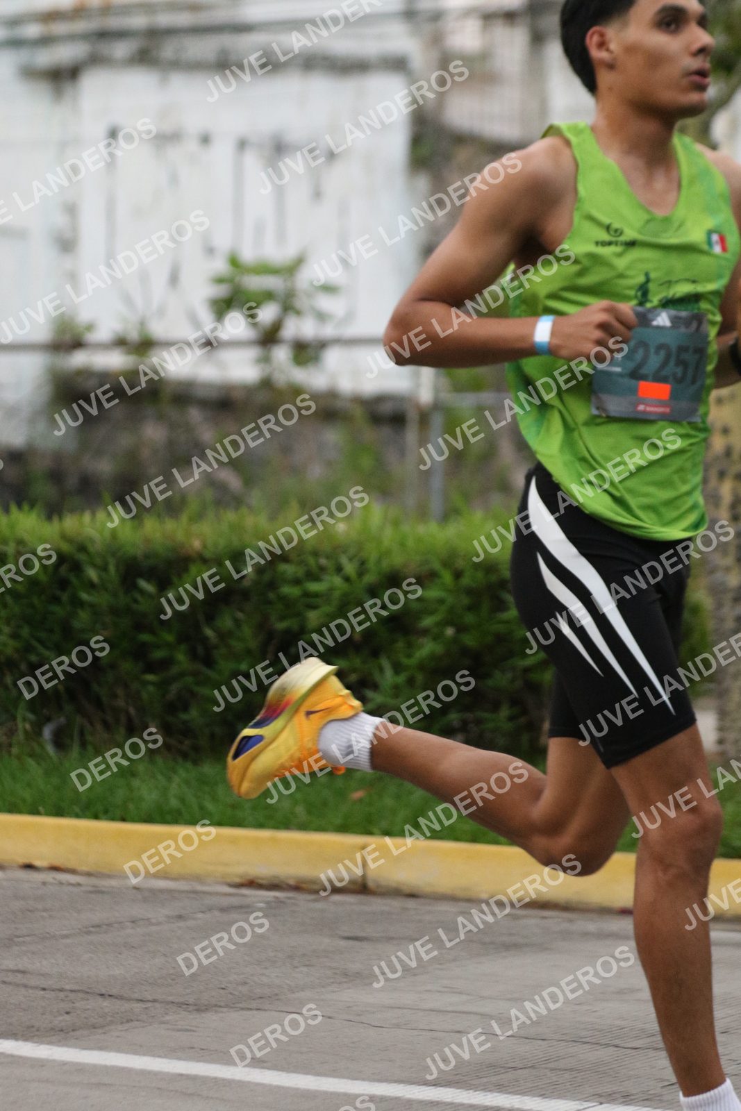 Foto de ADIDAS SPLITS GUADALAJARA 15K / 30K en Av. San Ignacio esquina Av. Ignacio L. Vallarta, Zapopan a las 06:47 · dorsal 2257