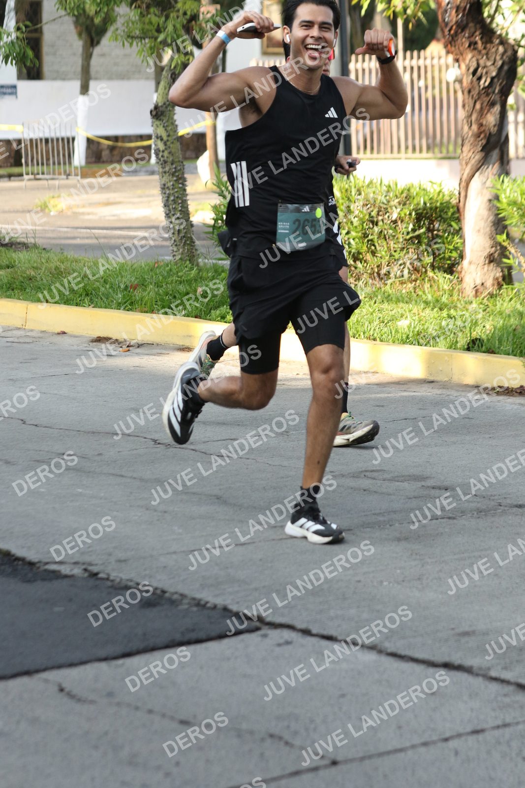 Foto de ADIDAS SPLITS GUADALAJARA 15K / 30K en Av. San Ignacio esquina Av. Ignacio L. Vallarta, Zapopan a las 08:13 · dorsal 2653