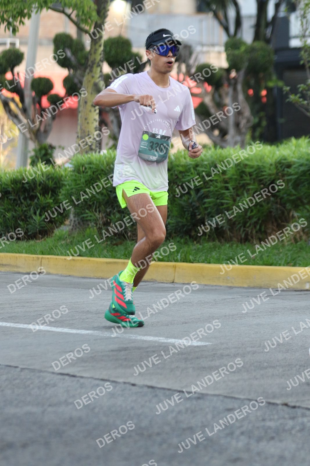 Foto de ADIDAS SPLITS GUADALAJARA 15K / 30K en Av. San Ignacio esquina Av. Ignacio L. Vallarta, Zapopan a las 07:29 · dorsal 3300