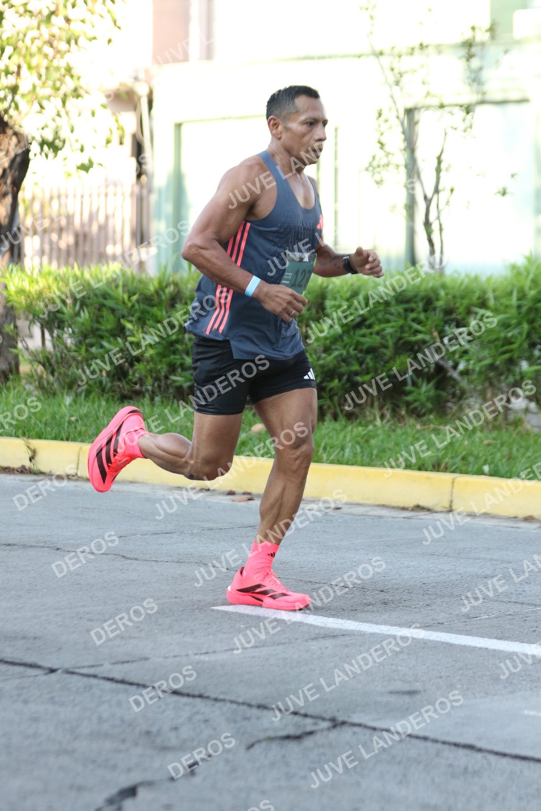 Foto de ADIDAS SPLITS GUADALAJARA 15K / 30K en Av. San Ignacio esquina Av. Ignacio L. Vallarta, Zapopan a las 07:57 · dorsal 127
