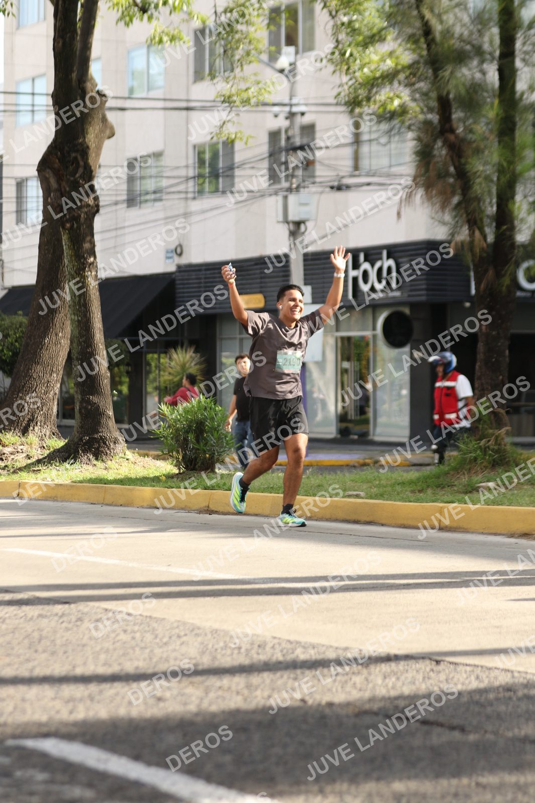 Foto de ADIDAS SPLITS GUADALAJARA 15K / 30K en Av. San Ignacio esquina Av. Ignacio L. Vallarta, Zapopan a las 08:59 · dorsal 2190