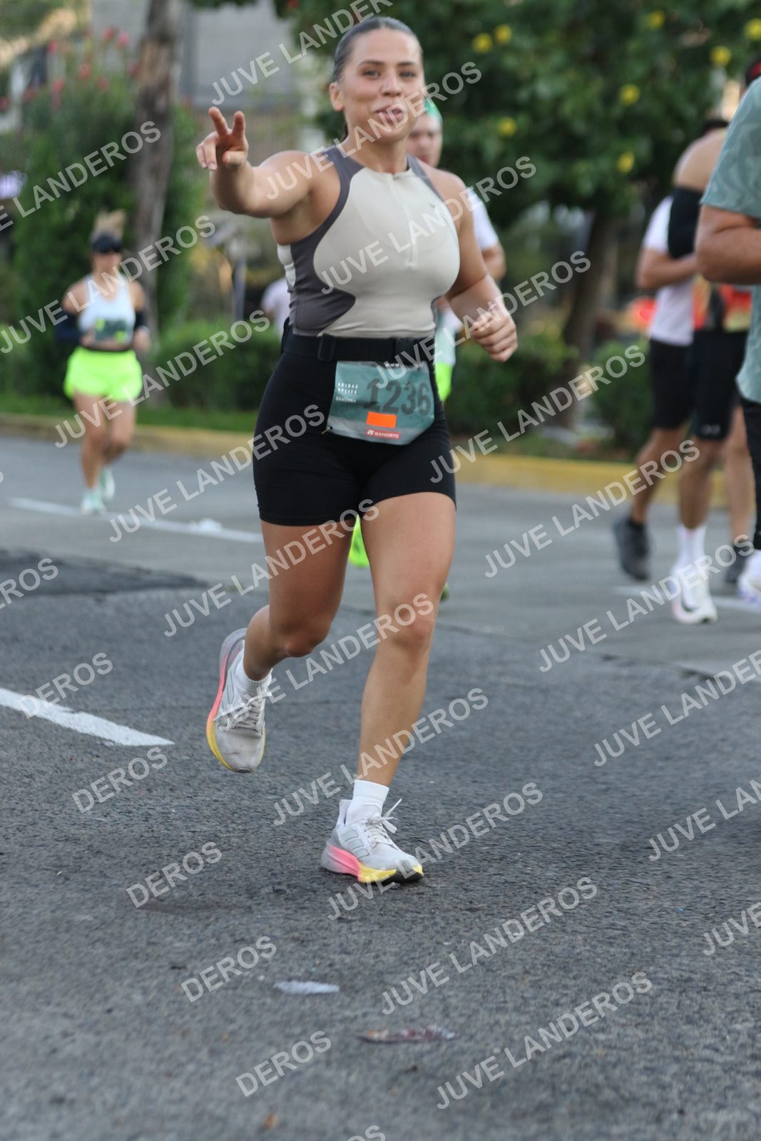Foto de ADIDAS SPLITS GUADALAJARA 15K / 30K en Av. San Ignacio esquina Av. Ignacio L. Vallarta, Zapopan a las 07:32 · dorsal 1236