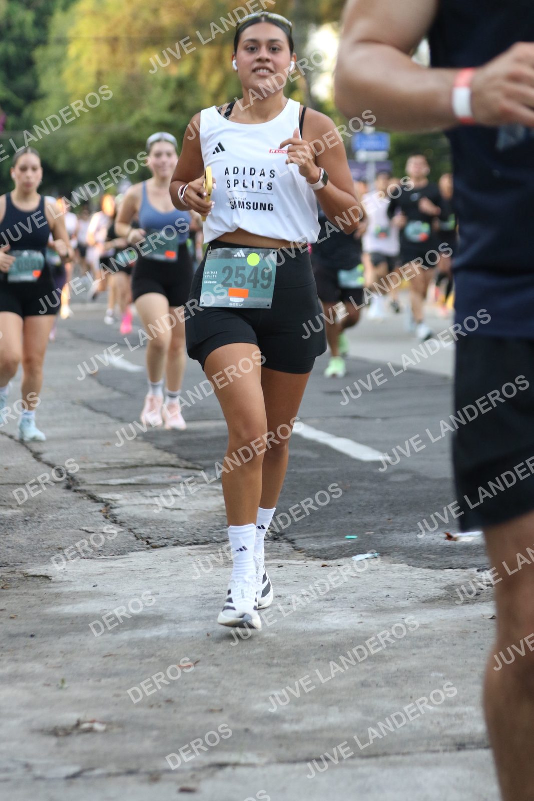 Foto de ADIDAS SPLITS GUADALAJARA 15K / 30K en Av. San Ignacio esquina Av. Ignacio L. Vallarta, Zapopan a las 07:10 · dorsal 2549