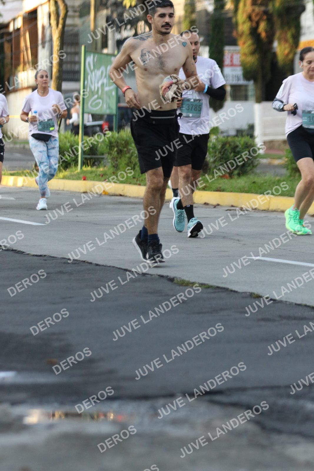 Foto de ADIDAS SPLITS GUADALAJARA 15K / 30K en Av. San Ignacio esquina Av. Ignacio L. Vallarta, Zapopan a las 07:15 · dorsal 3785, 3353