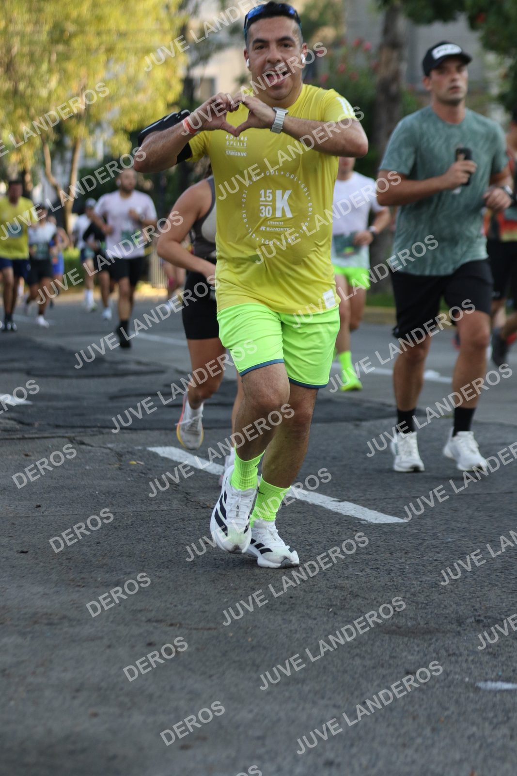 Foto de ADIDAS SPLITS GUADALAJARA 15K / 30K en Av. San Ignacio esquina Av. Ignacio L. Vallarta, Zapopan a las 07:32 · dorsal 30, 15