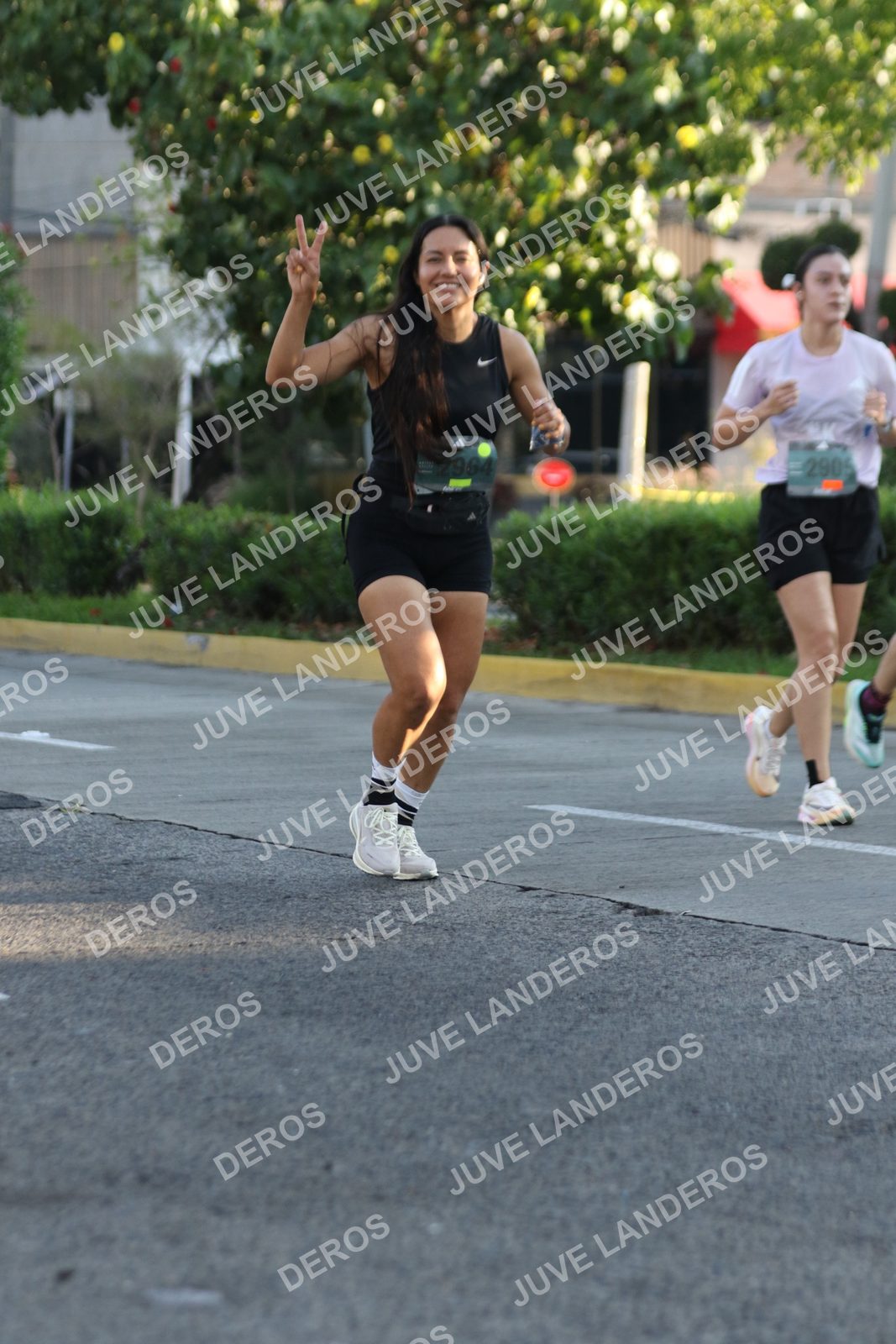 Foto de ADIDAS SPLITS GUADALAJARA 15K / 30K en Av. San Ignacio esquina Av. Ignacio L. Vallarta, Zapopan a las 07:49 · dorsal 2905, 2964