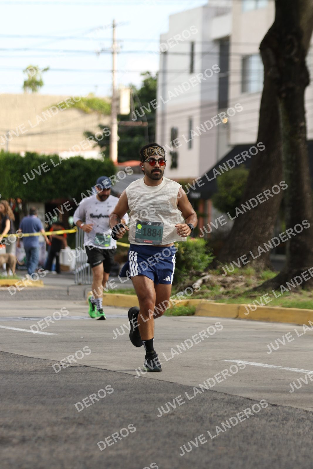 Foto de ADIDAS SPLITS GUADALAJARA 15K / 30K en Av. San Ignacio esquina Av. Ignacio L. Vallarta, Zapopan a las 09:11 · dorsal 1884