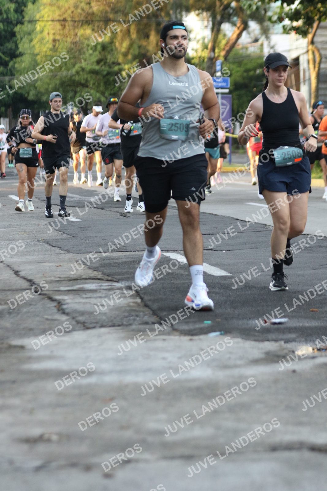 Foto de ADIDAS SPLITS GUADALAJARA 15K / 30K en Av. San Ignacio esquina Av. Ignacio L. Vallarta, Zapopan a las 07:11 · dorsal 2508