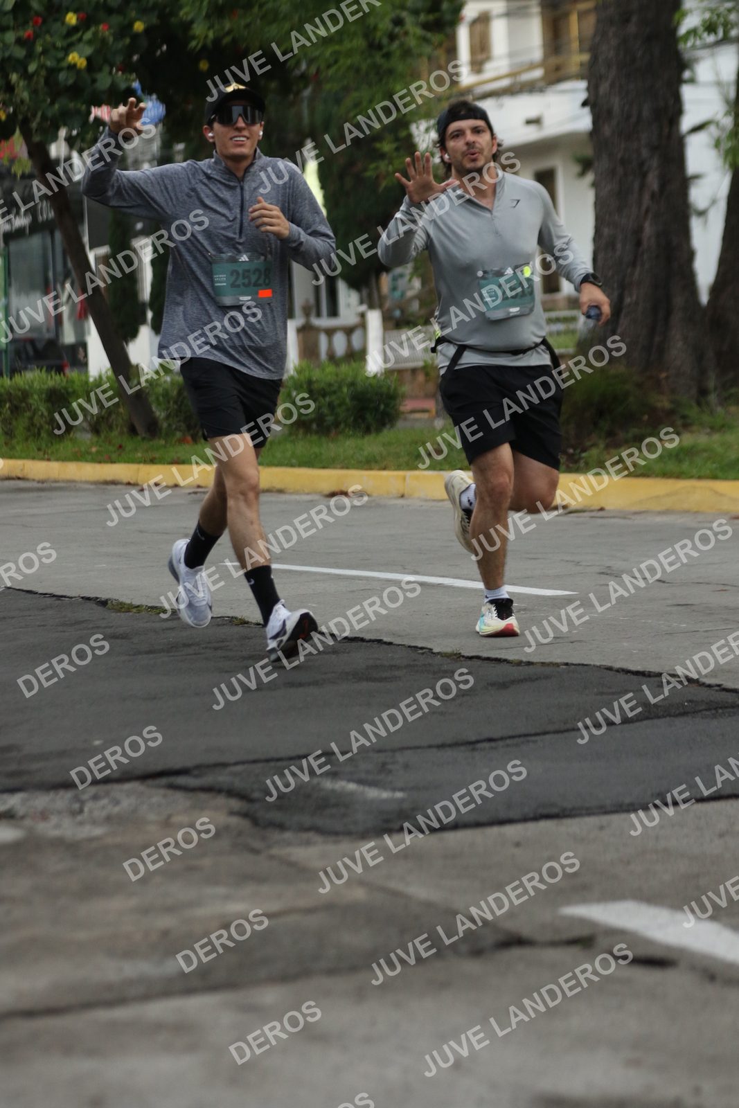 Foto de ADIDAS SPLITS GUADALAJARA 15K / 30K en Av. San Ignacio esquina Av. Ignacio L. Vallarta, Zapopan a las 06:56 · dorsal 2528, 2515