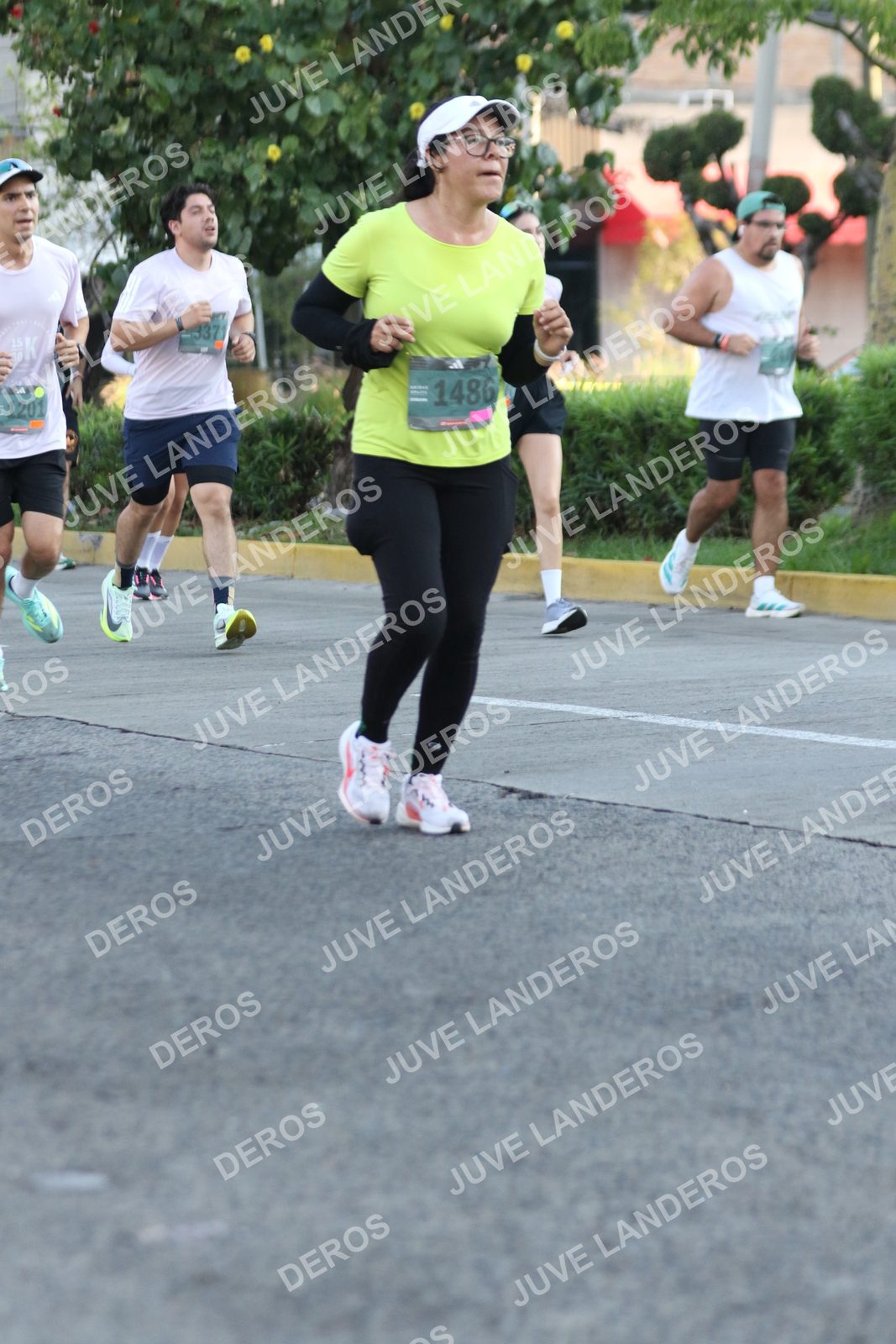 Foto de ADIDAS SPLITS GUADALAJARA 15K / 30K en Av. San Ignacio esquina Av. Ignacio L. Vallarta, Zapopan a las 07:41 · dorsal 1201, 1486