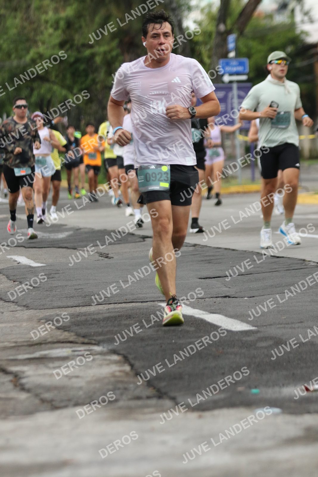 Foto de ADIDAS SPLITS GUADALAJARA 15K / 30K en Av. San Ignacio esquina Av. Ignacio L. Vallarta, Zapopan a las 06:57 · dorsal 923