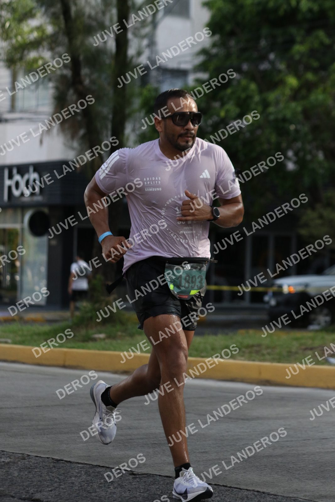 Foto de ADIDAS SPLITS GUADALAJARA 15K / 30K en Av. San Ignacio esquina Av. Ignacio L. Vallarta, Zapopan a las 08:42 · dorsal 1893