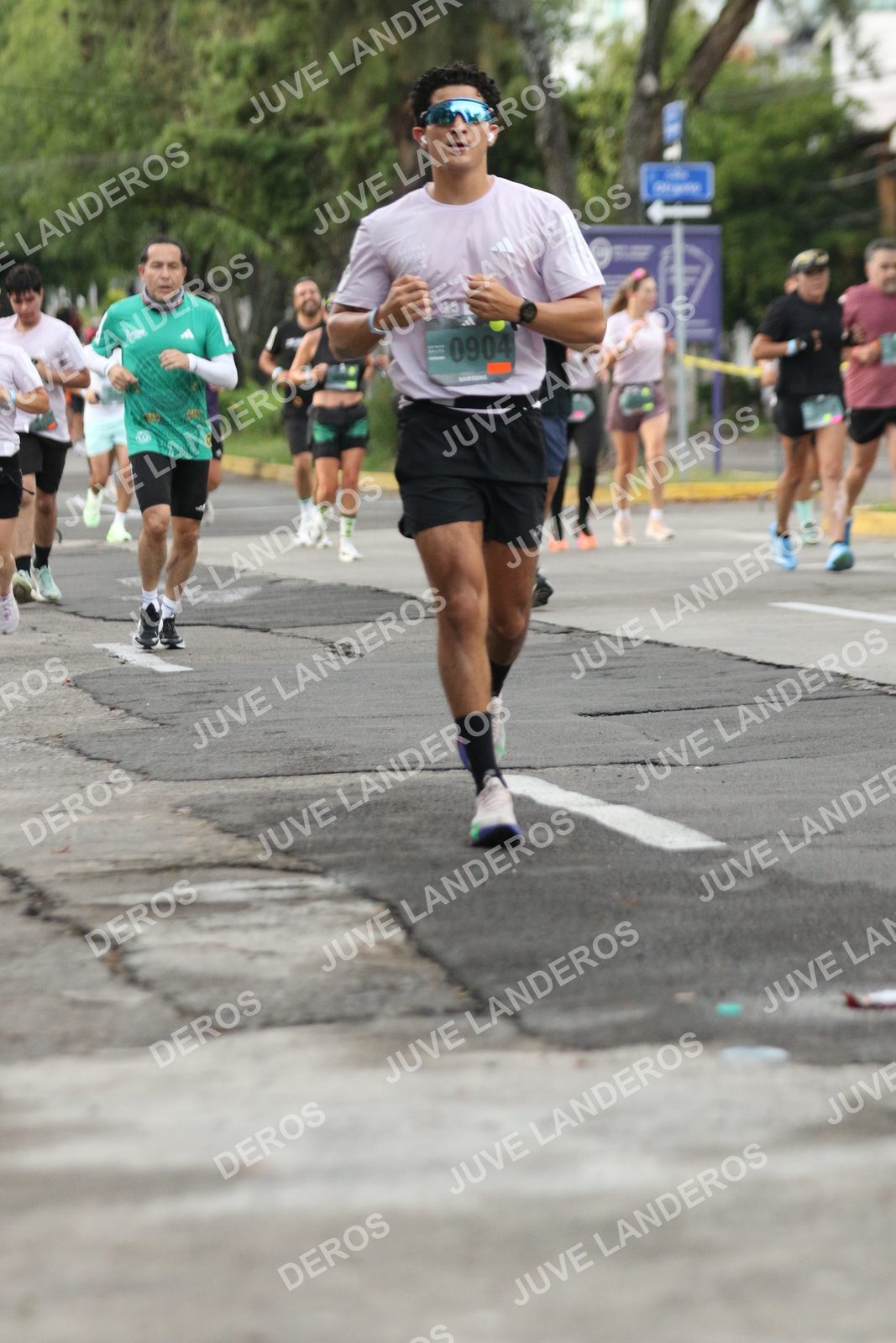 Foto de ADIDAS SPLITS GUADALAJARA 15K / 30K en Av. San Ignacio esquina Av. Ignacio L. Vallarta, Zapopan a las 06:58 · dorsal 904