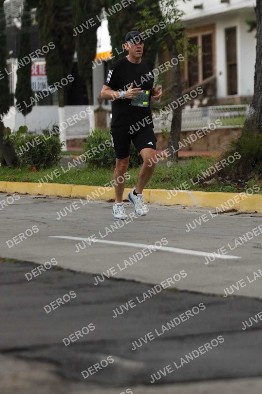 Foto de ADIDAS SPLITS GUADALAJARA 15K / 30K en Av. San Ignacio esquina Av. Ignacio L. Vallarta, Zapopan a las 06:51 · dorsal 3023, 3156