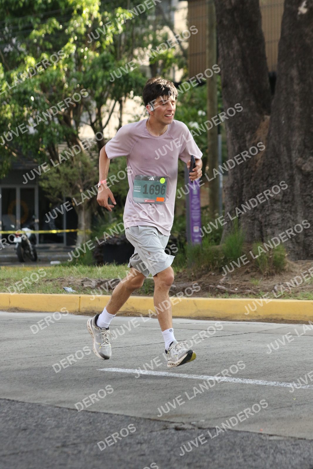 Foto de ADIDAS SPLITS GUADALAJARA 15K / 30K en Av. San Ignacio esquina Av. Ignacio L. Vallarta, Zapopan a las 08:40 · dorsal 1696