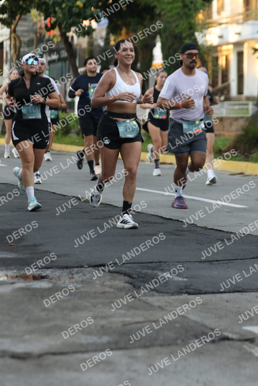 Foto de ADIDAS SPLITS GUADALAJARA 15K / 30K en Av. San Ignacio esquina Av. Ignacio L. Vallarta, Zapopan a las 07:07 · dorsal 1159, 1155