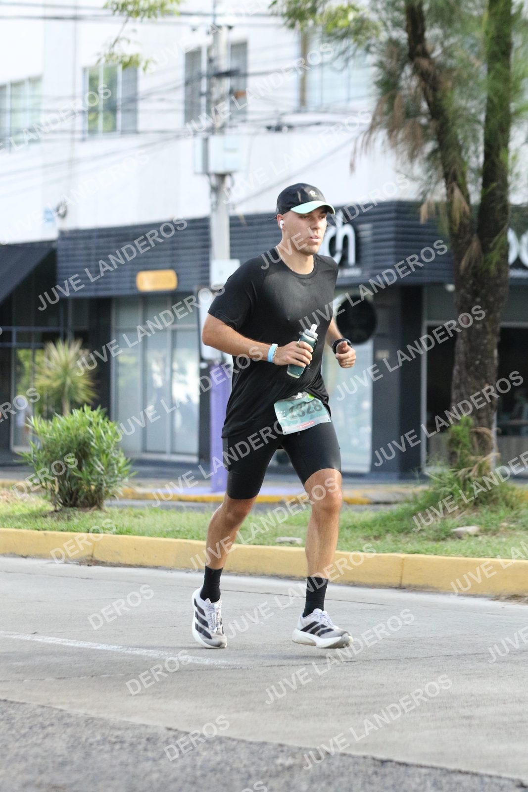 Foto de ADIDAS SPLITS GUADALAJARA 15K / 30K en Av. San Ignacio esquina Av. Ignacio L. Vallarta, Zapopan a las 08:44 · dorsal 1328