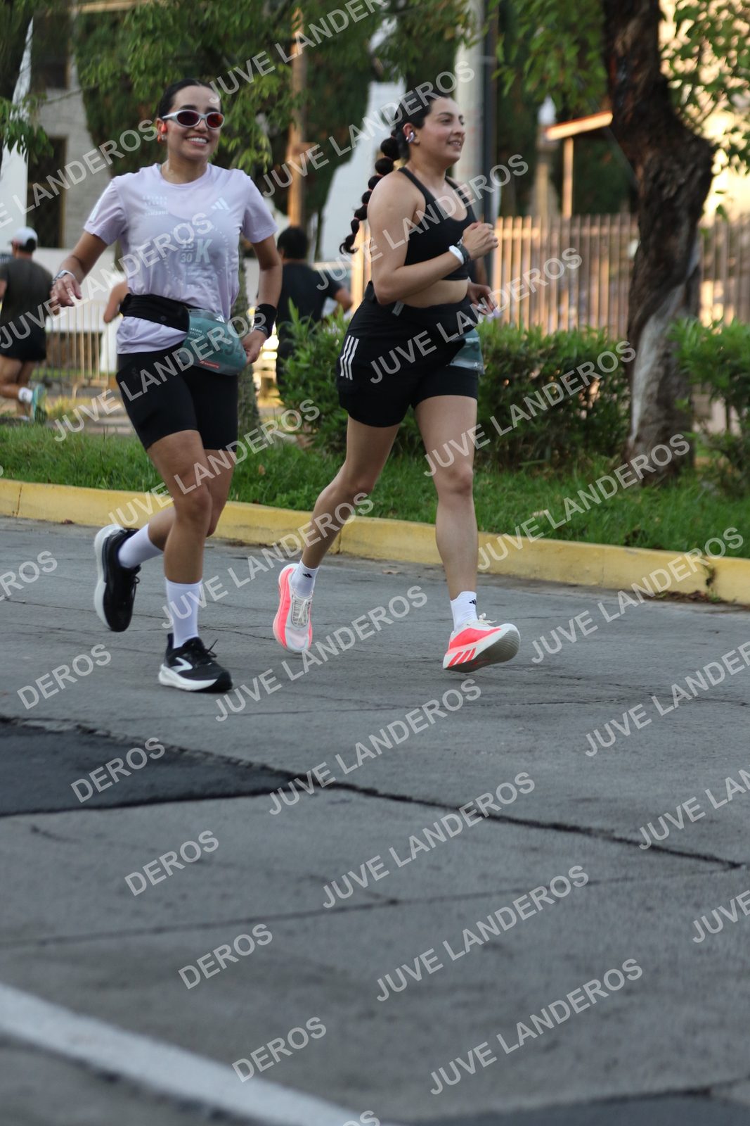 Foto de ADIDAS SPLITS GUADALAJARA 15K / 30K en Av. San Ignacio esquina Av. Ignacio L. Vallarta, Zapopan a las 07:18 · dorsal 129, 30, 15