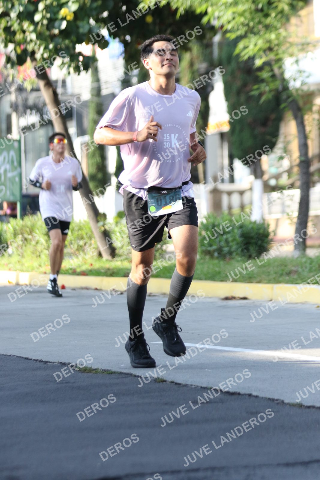 Foto de ADIDAS SPLITS GUADALAJARA 15K / 30K en Av. San Ignacio esquina Av. Ignacio L. Vallarta, Zapopan a las 08:25 · dorsal 15, 30, 186