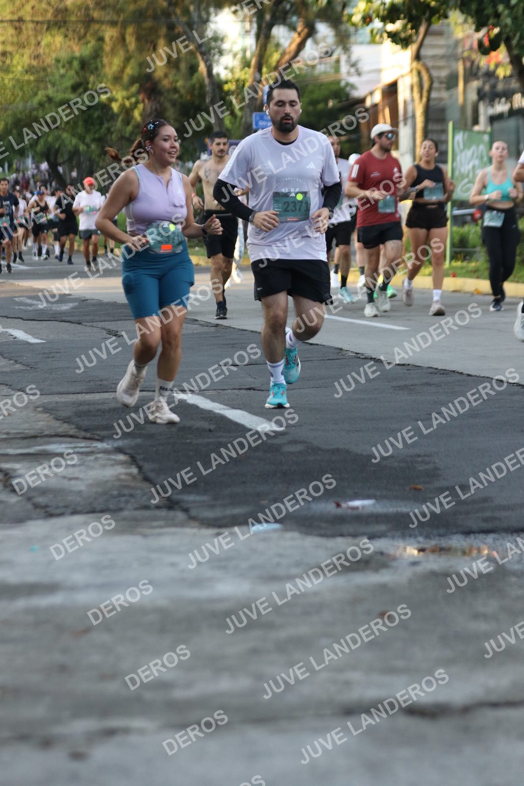 Foto de ADIDAS SPLITS GUADALAJARA 15K / 30K en Av. San Ignacio esquina Av. Ignacio L. Vallarta, Zapopan a las 07:15 · dorsal 2371, 2370