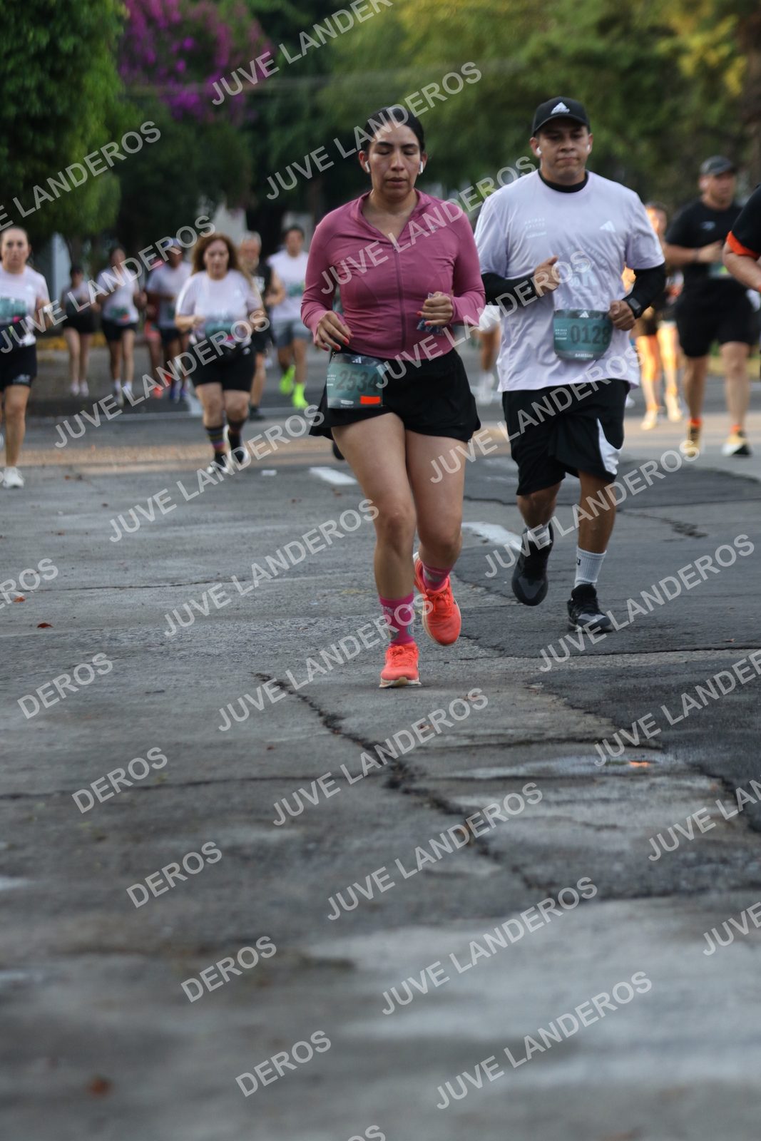 Foto de ADIDAS SPLITS GUADALAJARA 15K / 30K en Av. San Ignacio esquina Av. Ignacio L. Vallarta, Zapopan a las 07:13 · dorsal 128, 2534