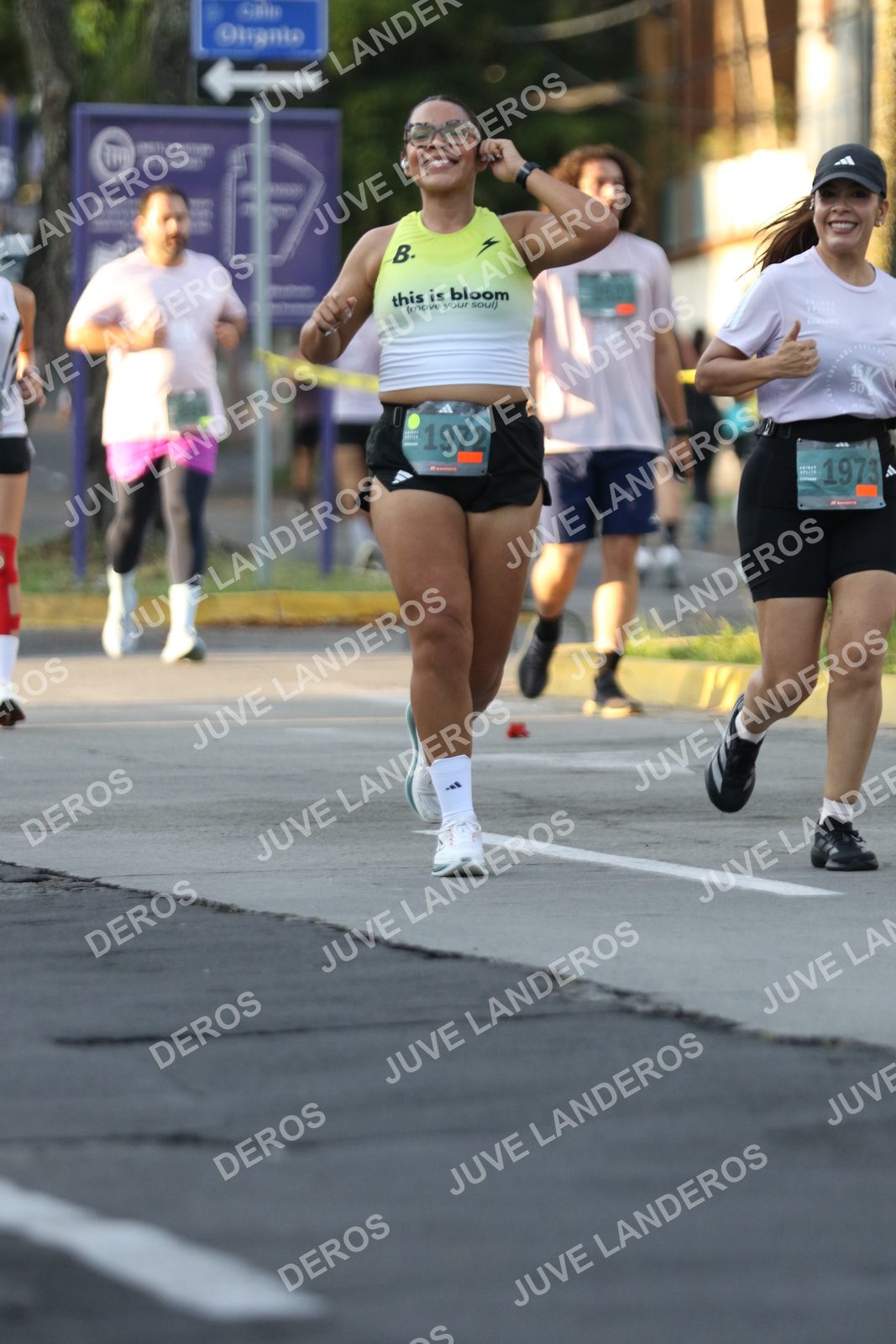Foto de ADIDAS SPLITS GUADALAJARA 15K / 30K en Av. San Ignacio esquina Av. Ignacio L. Vallarta, Zapopan a las 07:21 · dorsal 1972, 1973, 30