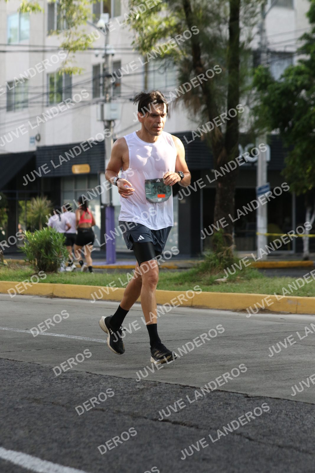 Foto de ADIDAS SPLITS GUADALAJARA 15K / 30K en Av. San Ignacio esquina Av. Ignacio L. Vallarta, Zapopan a las 08:39 · dorsal 3633