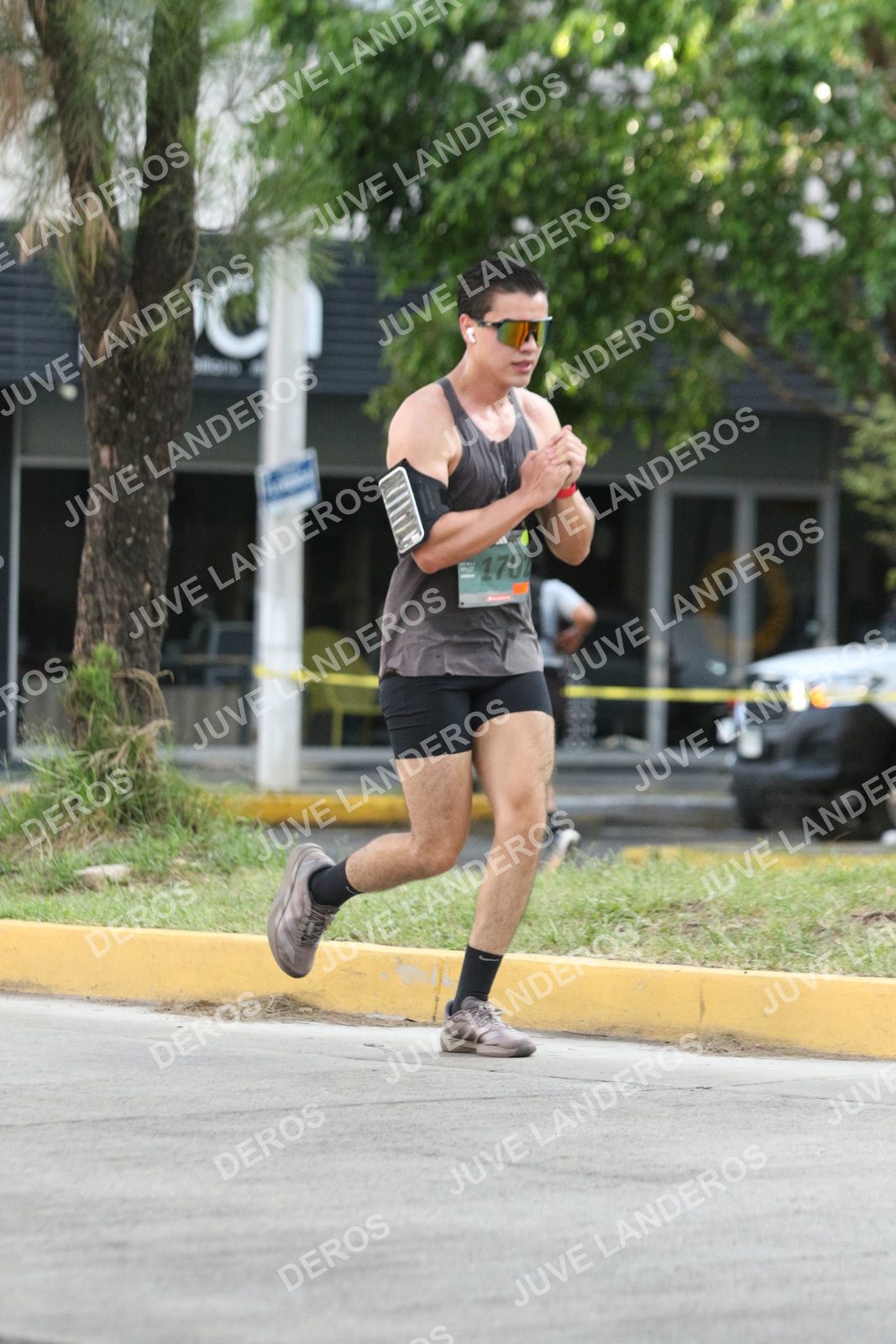 Foto de ADIDAS SPLITS GUADALAJARA 15K / 30K en Av. San Ignacio esquina Av. Ignacio L. Vallarta, Zapopan a las 08:42 · dorsal 1702