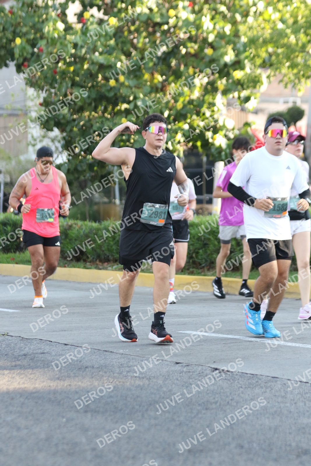 Foto de ADIDAS SPLITS GUADALAJARA 15K / 30K en Av. San Ignacio esquina Av. Ignacio L. Vallarta, Zapopan a las 07:49 · dorsal 2981, 1582