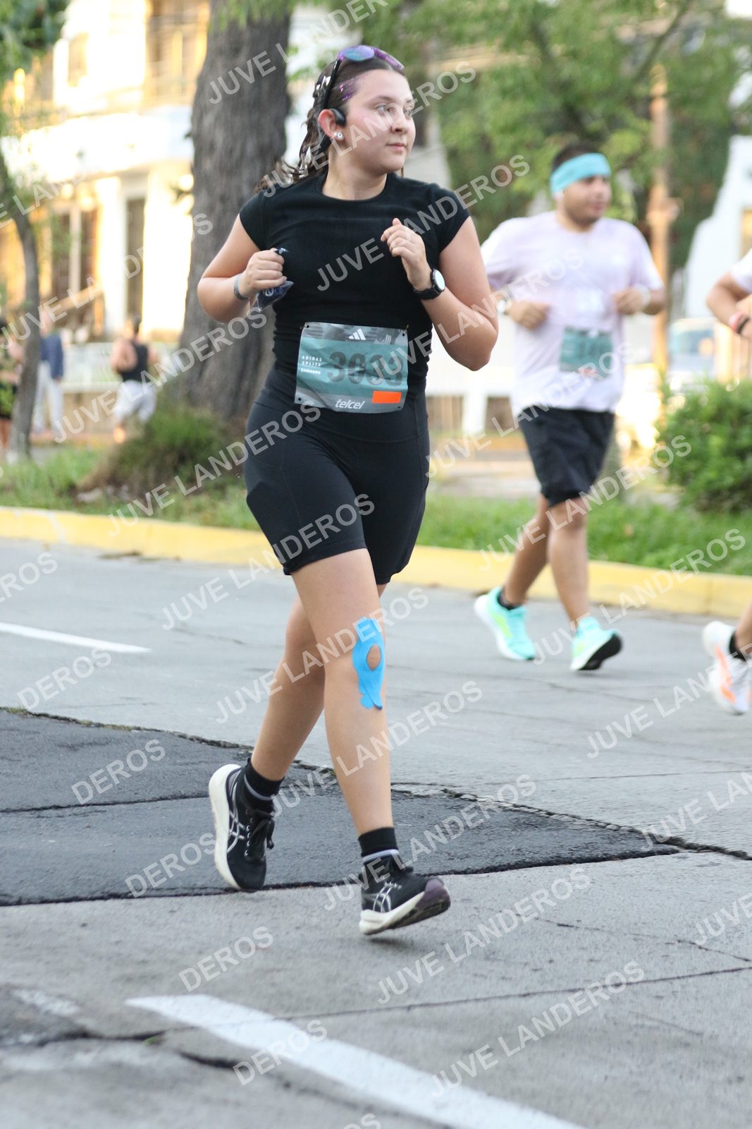 Foto de ADIDAS SPLITS GUADALAJARA 15K / 30K en Av. San Ignacio esquina Av. Ignacio L. Vallarta, Zapopan a las 07:18 · dorsal 3033