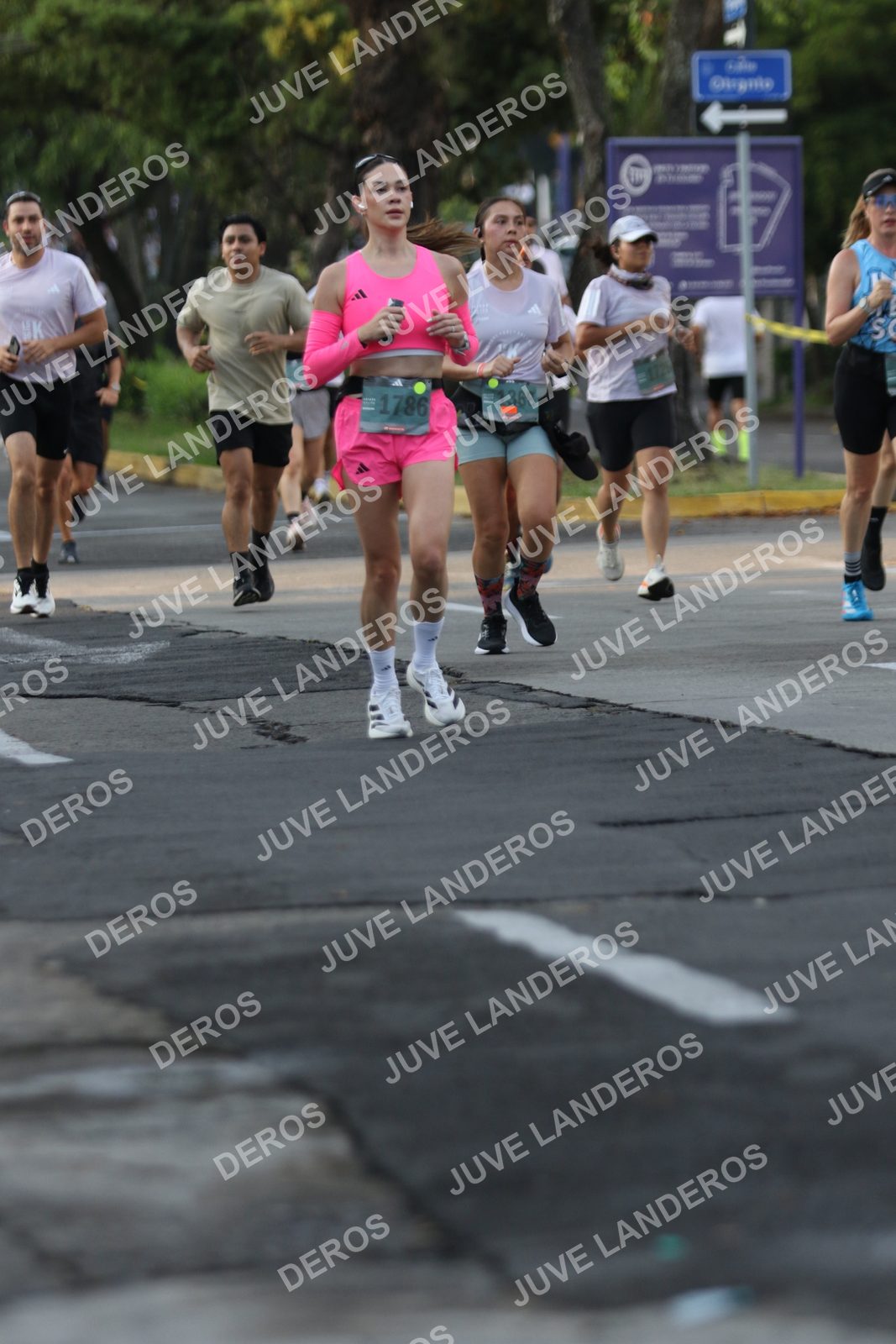 Foto de ADIDAS SPLITS GUADALAJARA 15K / 30K en Av. San Ignacio esquina Av. Ignacio L. Vallarta, Zapopan a las 07:12 · dorsal 1786, 368