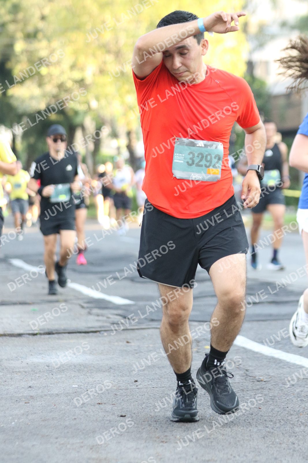 Foto de ADIDAS SPLITS GUADALAJARA 15K / 30K en Av. San Ignacio esquina Av. Ignacio L. Vallarta, Zapopan a las 07:33 · dorsal 3292