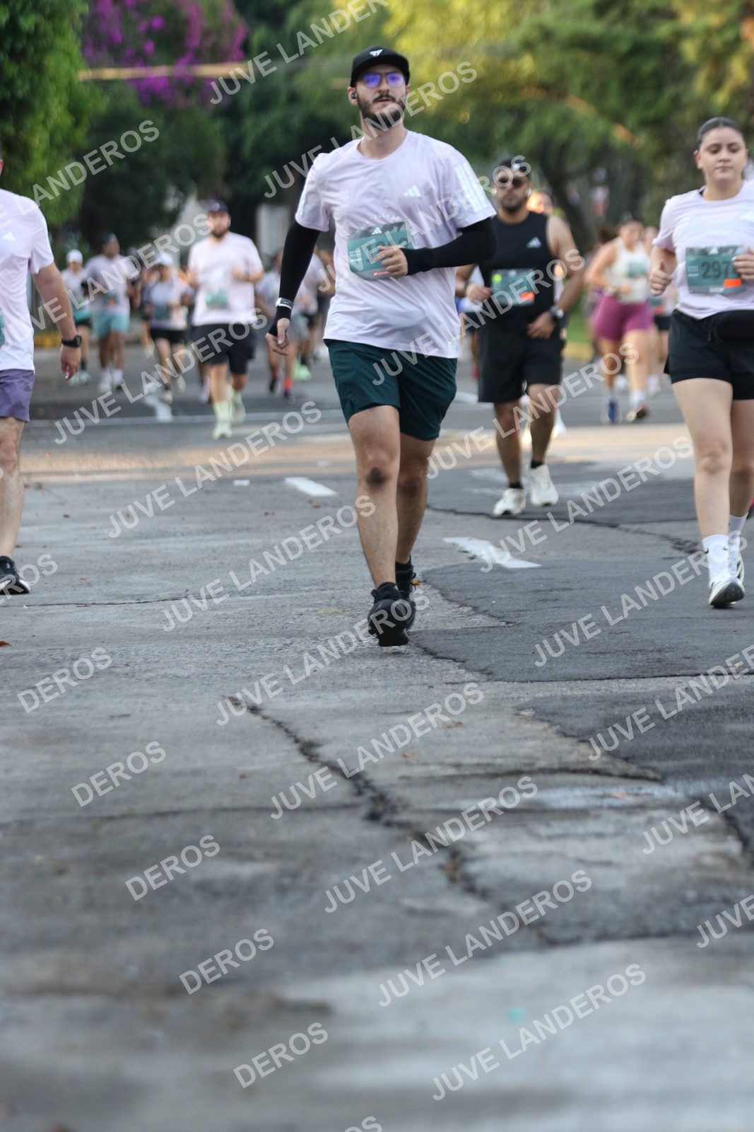 Foto de ADIDAS SPLITS GUADALAJARA 15K / 30K en Av. San Ignacio esquina Av. Ignacio L. Vallarta, Zapopan a las 07:18 · dorsal 297
