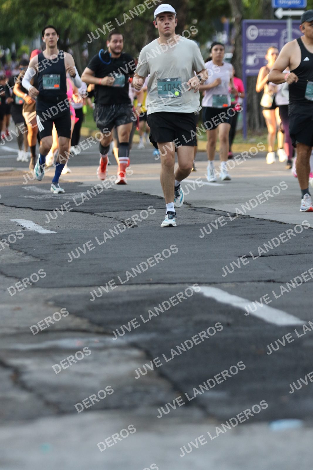 Foto de ADIDAS SPLITS GUADALAJARA 15K / 30K en Av. San Ignacio esquina Av. Ignacio L. Vallarta, Zapopan a las 07:15 · dorsal 1044, 792