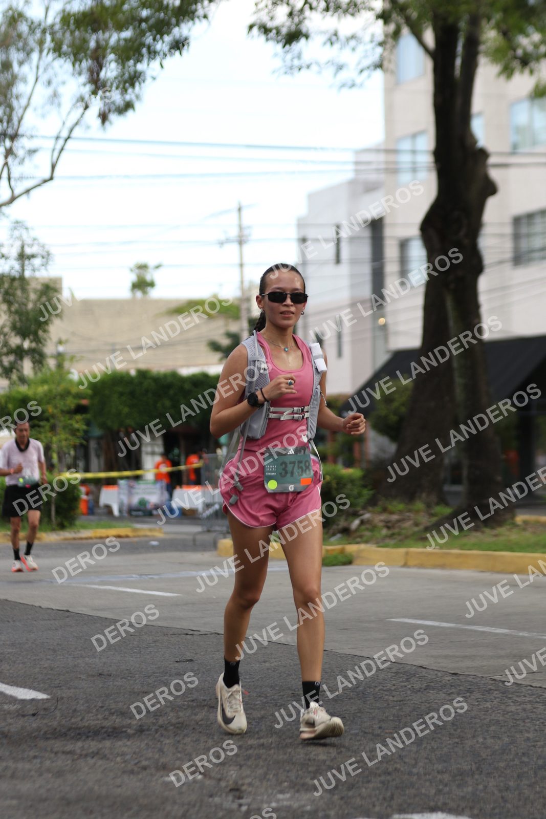 Foto de ADIDAS SPLITS GUADALAJARA 15K / 30K en Av. San Ignacio esquina Av. Ignacio L. Vallarta, Zapopan a las 09:05 · dorsal 3758