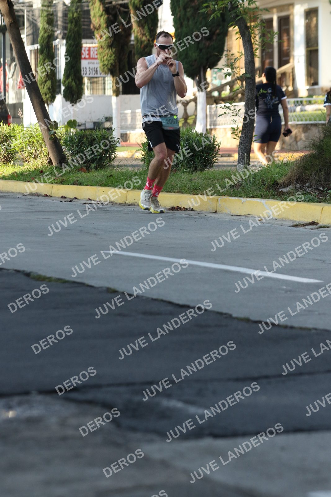 Foto de ADIDAS SPLITS GUADALAJARA 15K / 30K en Av. San Ignacio esquina Av. Ignacio L. Vallarta, Zapopan a las 08:05 · dorsal 3156, 33, 2067