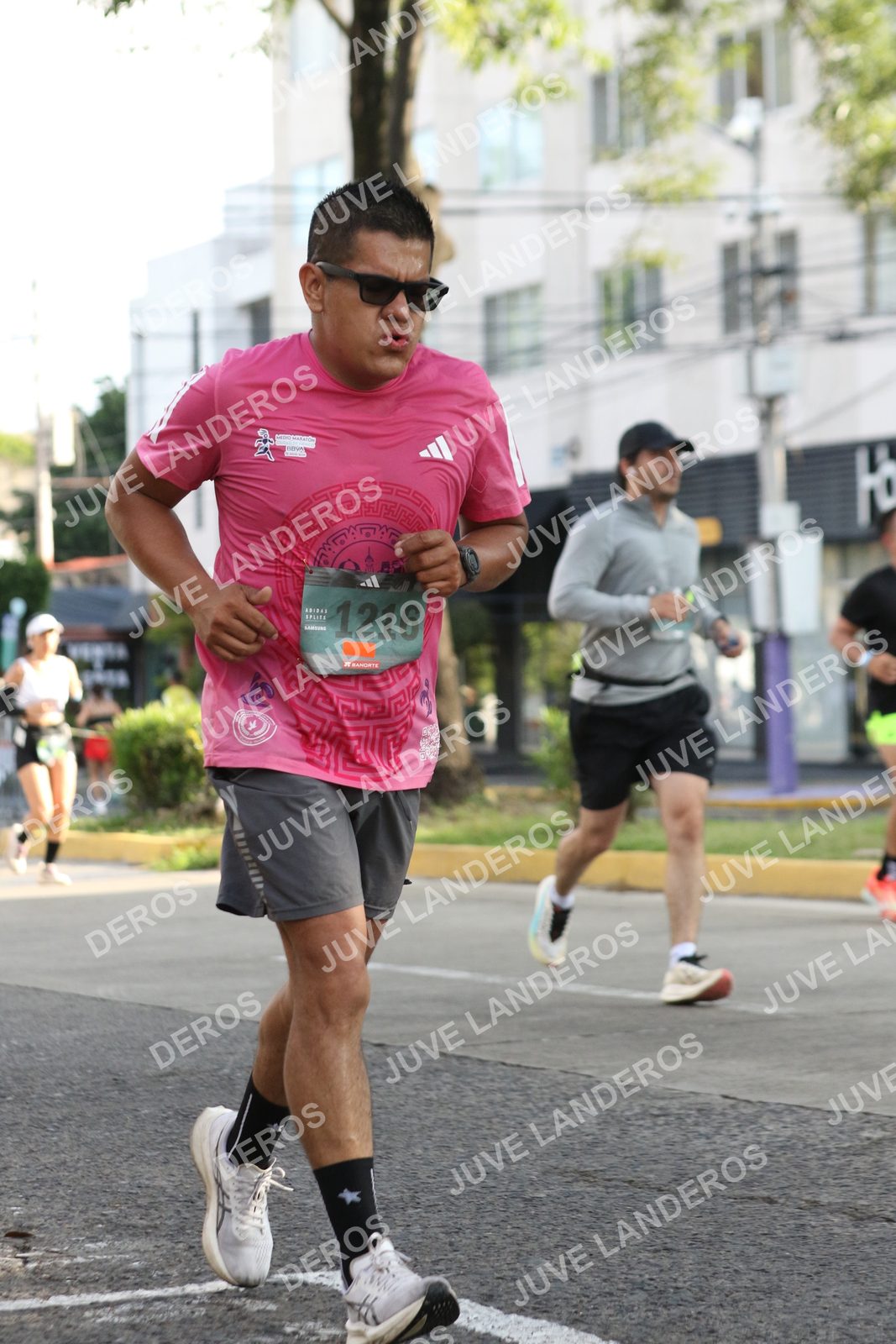 Foto de ADIDAS SPLITS GUADALAJARA 15K / 30K en Av. San Ignacio esquina Av. Ignacio L. Vallarta, Zapopan a las 08:38 · dorsal 1216