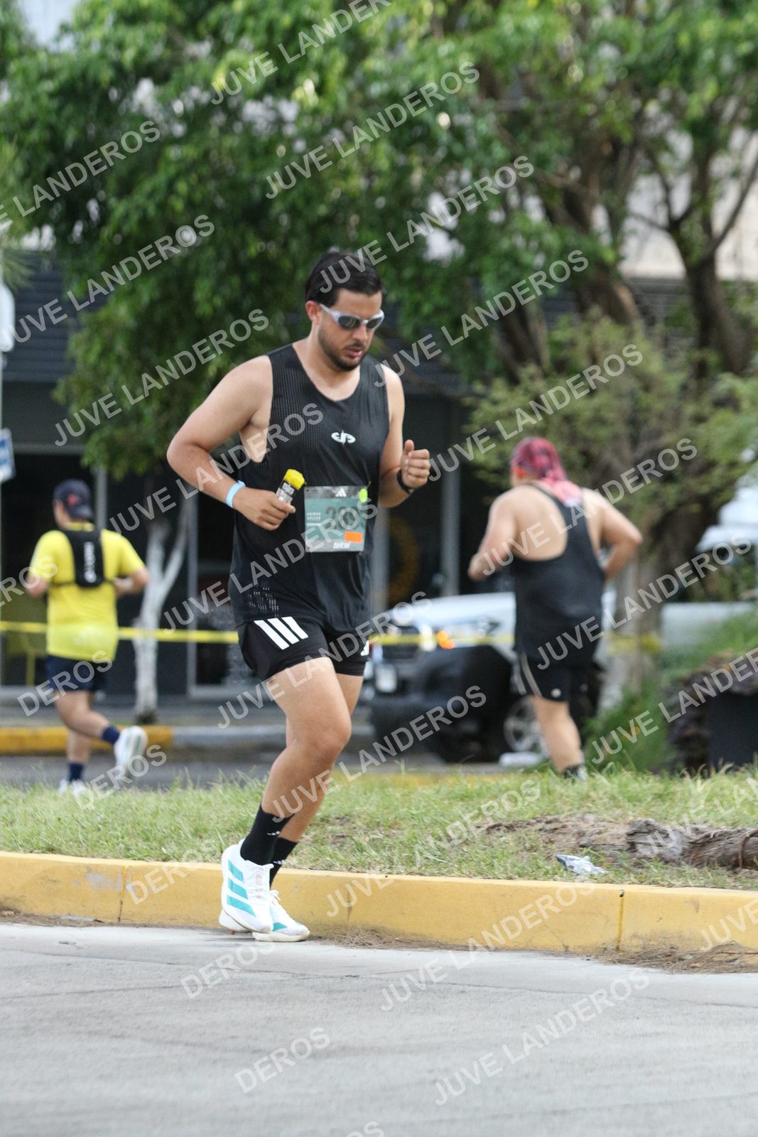 Foto de ADIDAS SPLITS GUADALAJARA 15K / 30K en Av. San Ignacio esquina Av. Ignacio L. Vallarta, Zapopan a las 08:42 · dorsal 2893